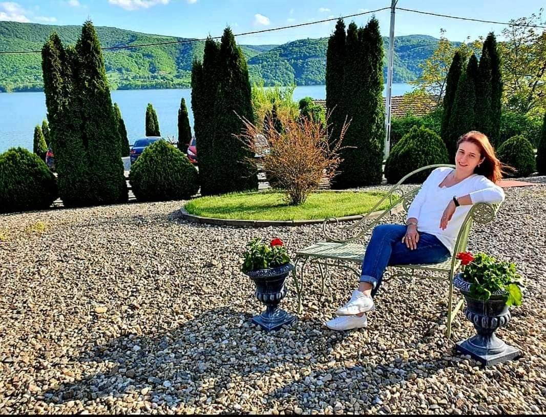 Pensiunea Casa Mircea & Restaurant Ieşelniţa Eksteriør bilde